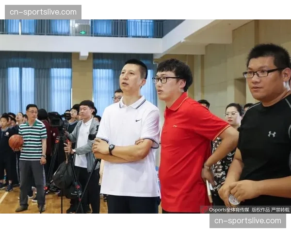 “校园篮球公开课”活动在沈阳启动,郭士强现场指导 “校园篮球公开课”活动在沈阳启动,郭士强现场指导